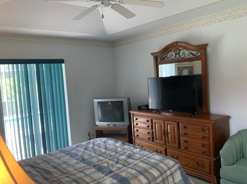 190 Essex Dr, Fort Pierce FL 34946-1229 exterior