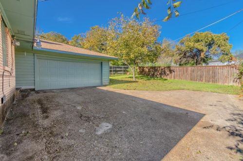 2855 9th St, Dallas TX  75211-2878 exterior