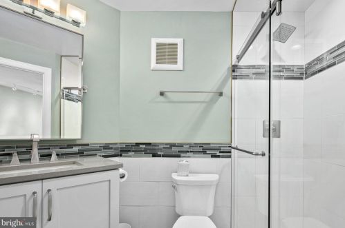 1822 Fonthill Ct, Mc Lean VA 22102-4792 exterior