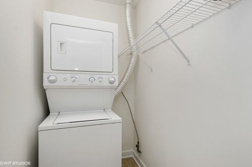 1600 Prairie Ave, Chicago IL  60616-1360 exterior