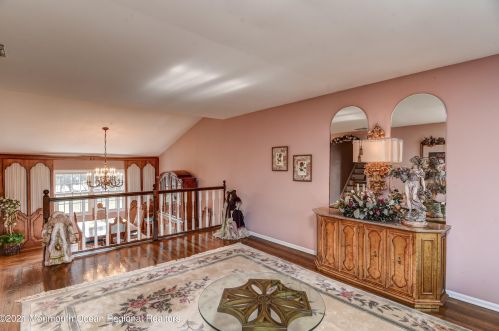 9 Mockingbird Rd, Edison NJ 08820-2752 exterior