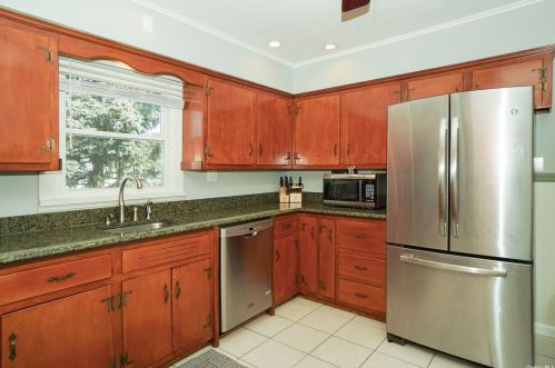 1526 10 St, Babylon NY 11704-3836 exterior