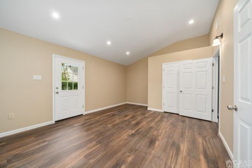 68 Winthrop Rd, Edison NJ 08817-3834 exterior