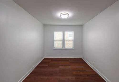 8542 Oglesby Ave, Chicago IL 60617-5251 exterior