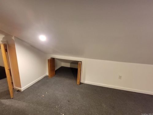 248 Graff Ave, Bronx NY  10465-3119 exterior