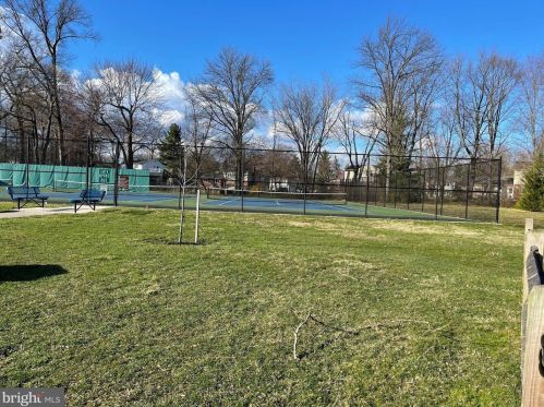 868 Broadmoor Rd, Huntingdon Valley PA 19006-2803 exterior