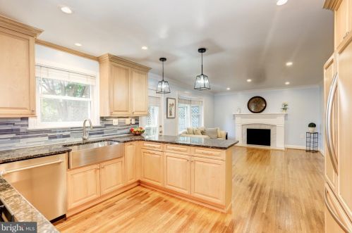 2998 Glenora Ln, Rockville MD 20850-3055 exterior