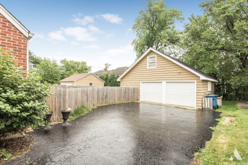 923 Fairfield Ave, Elmhurst IL  60126-4945 exterior