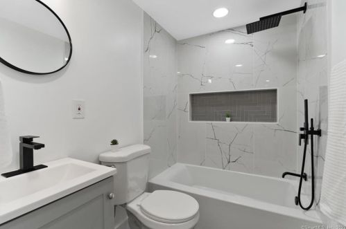 174 Spring St, Windsor Locks CT  06096-1732 exterior