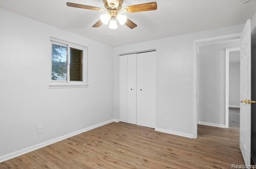 421 Beech Daly St, Dearborn Heights MI  48125-1000 exterior