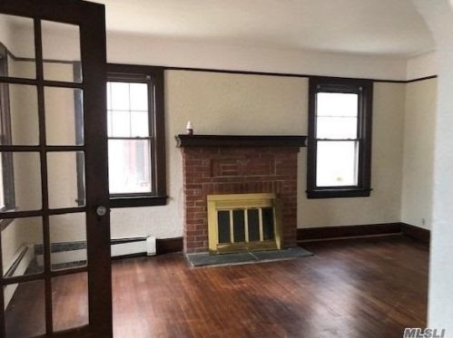 182 Grv St, Valley Stream NY 11580-2020 exterior