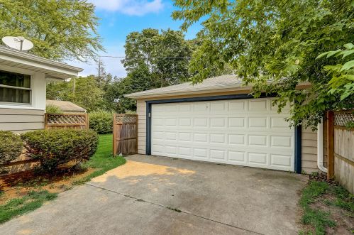 5536 Mohawk Ave, Milwaukee WI 53217-5034 exterior