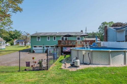 90 Dana Ln, Meriden CT 06451-5032 exterior