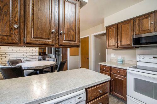 223 Barberry Ave, Kalamazoo MI 49002-6205 exterior