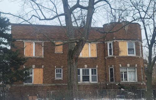 820 58th St, Chicago, IL 60621-1459