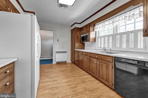 214 Charles St, Hanover PA 17331-2204 exterior