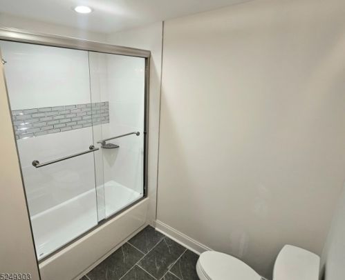 18 Old Stirling Rd, Warren NJ  07059-5810 exterior