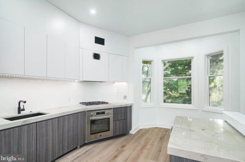 130 Carpenter St, Philadelphia PA  19147-4212 exterior