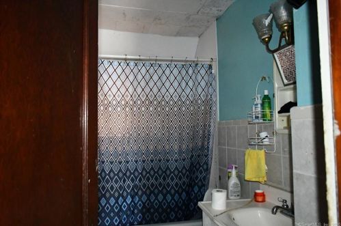 12 Adamson Ave, Norwalk CT 06854-4602 exterior