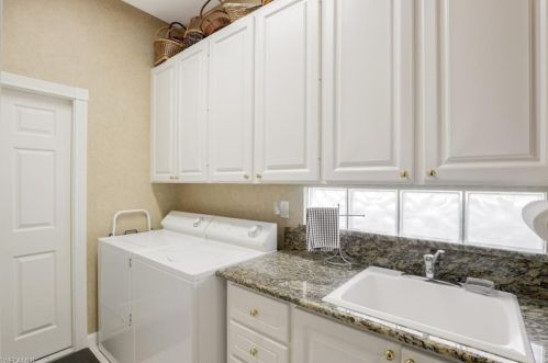 5981 Bermuda Ln, Naples FL 34119-9599 exterior