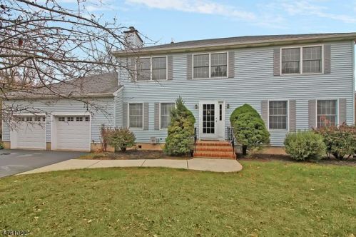 41 Flanders Way, Bridgewater, NJ 08807-2548