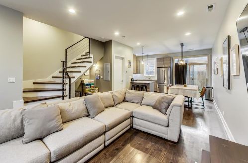 2339 Drake Ave, Chicago IL  60647-2445 exterior