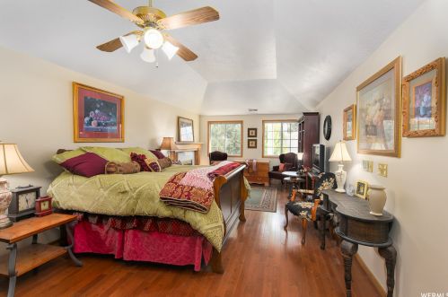 8842 Sunridge Dr, Sandy UT 84093-7044 exterior