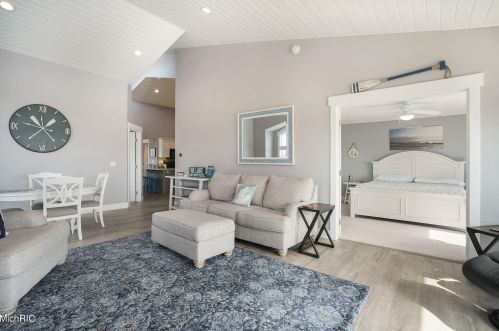 3713 Marina View Pt, Meskegon MI 49441-6406 exterior