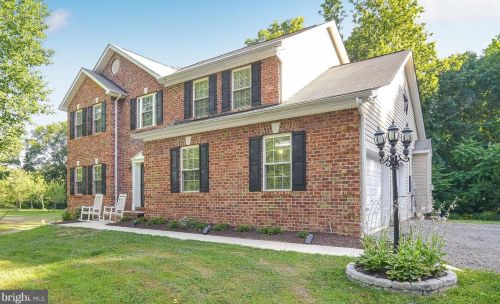 220 Plum Point Rd, Huntingtown, MD 20639-9245