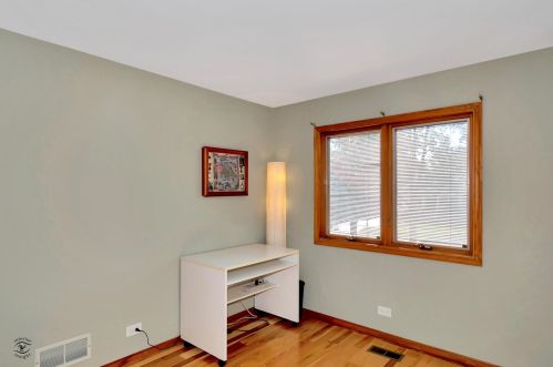 127 Grantley Ave, Elmhurst IL 60126-2362 exterior