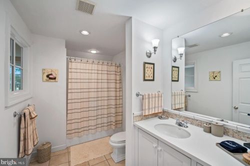 580 Mermaid Ln, Philadelphia PA 19118-4026 exterior