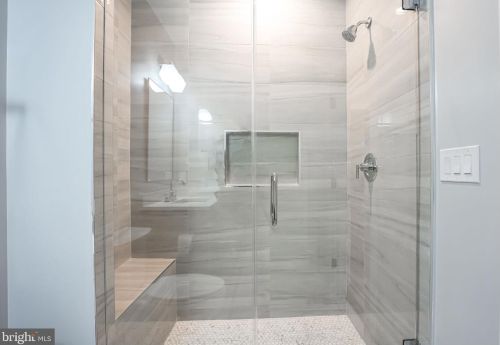 1422 Mayflower Dr, Mc Lean VA 22101-5615 exterior