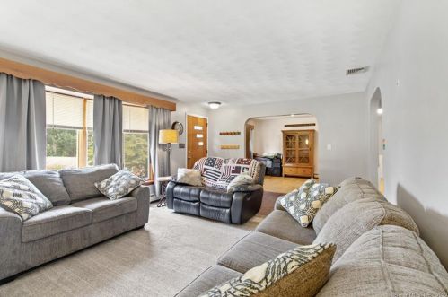 28 Bungay Ter, Seymour CT 06483-2511 exterior