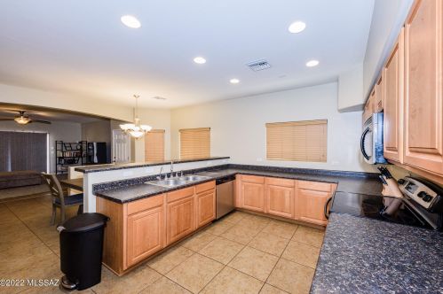 7573 Majestic Palm Ln, Tucson AZ 85756-6170 exterior