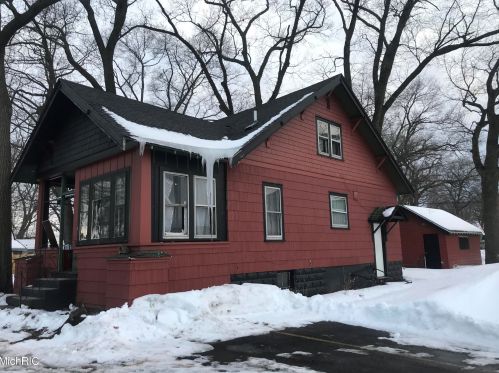 2513 Sanford St, Meskegon MI 49444-1445 exterior