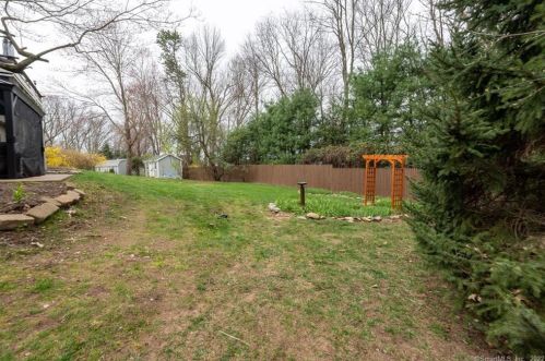 87 Mcdivitt Dr, Manchester CT 06042-2239 exterior