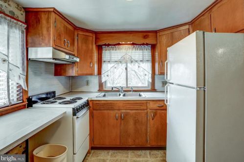 28 Eastland Dr, Lancaster PA 17602-4105 exterior