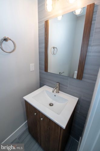 2213 Emerald St, Philadelphia PA 19134-3548 exterior