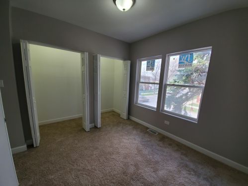 3657 61 St, Chicago IL 60637-2322 exterior