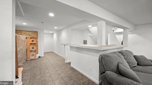 5610 Buckingham Palace Ct, Alexandria VA 22315-4120 exterior