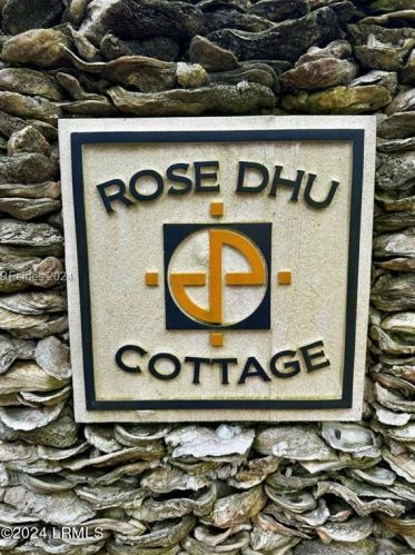 16 Sweet Grass Ln, Bluffton SC 29910-5608 exterior