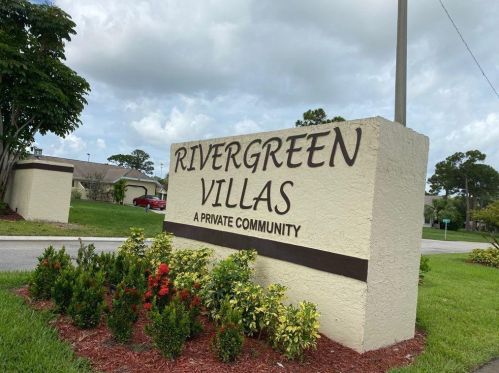 1702 Balmoral Ct, Fort Pierce FL exterior