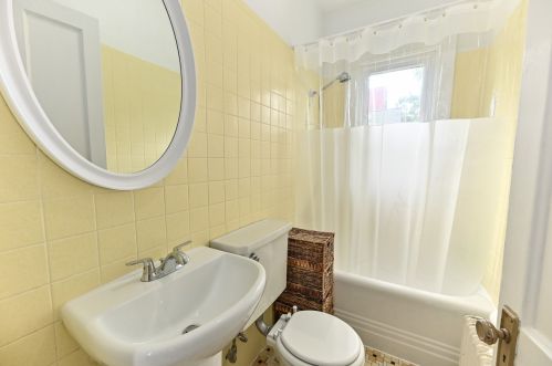 1137 49, Milwaukee WI 53214-3527 exterior