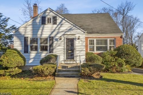7 Pleasant Ave, Montclair, NJ 07042-3111