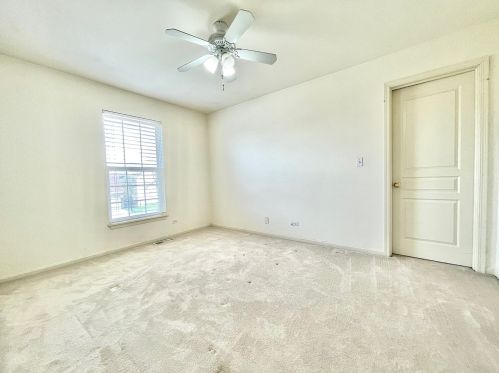 115 Rosewood Dr, Streamwood IL 60107-1581 exterior