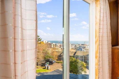 227 7 Ave, Duluth MN 55806-2413 exterior