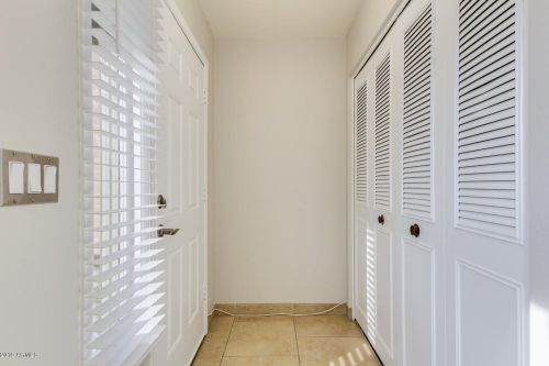 2860 Clarendon Ave, Phoenix AZ  85016-7060 exterior