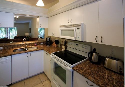 303 Quail Forest Blvd, Naples, FL 34105-5556