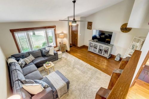 9916 Grantosa Dr, Milwaukee WI  53222-1411 exterior