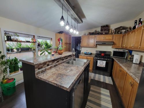 806 3 St, Mishawaka IN 46544-2236 exterior